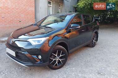 Внедорожник / Кроссовер Toyota RAV4 2017 в 