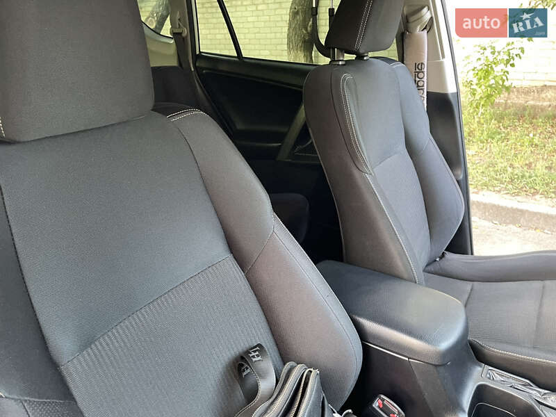 Позашляховик / Кросовер Toyota RAV4 2013 в Дніпрі фото 39 Позашляховик / Кросовер Toyota RAV4 2013 в Дніпрі