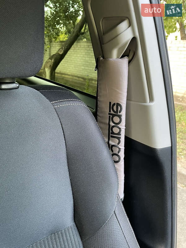 Позашляховик / Кросовер Toyota RAV4 2013 в Дніпрі фото 41 Позашляховик / Кросовер Toyota RAV4 2013 в Дніпрі