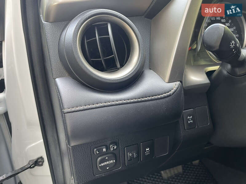 Позашляховик / Кросовер Toyota RAV4 2013 в Дніпрі фото 45 Позашляховик / Кросовер Toyota RAV4 2013 в Дніпрі