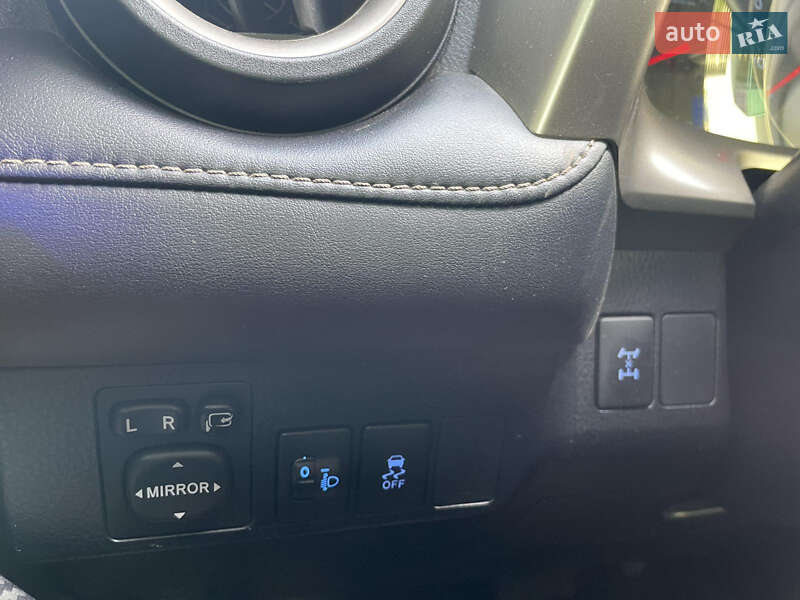 Позашляховик / Кросовер Toyota RAV4 2013 в Дніпрі фото 60 Позашляховик / Кросовер Toyota RAV4 2013 в Дніпрі