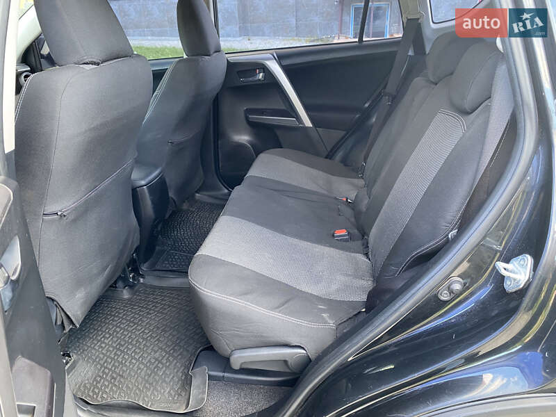 Позашляховик / Кросовер Toyota RAV4 2016 в Харкові