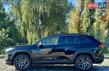 Внедорожник / Кроссовер Toyota RAV4 2024 в 