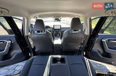 Внедорожник / Кроссовер Toyota RAV4 2024 в 