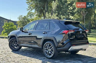 Внедорожник / Кроссовер Toyota RAV4 2024 в 