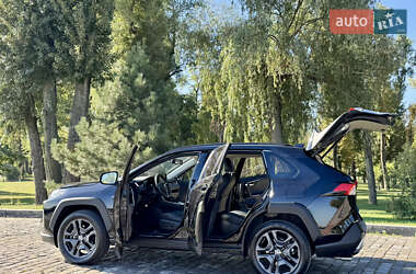 Внедорожник / Кроссовер Toyota RAV4 2024 в 