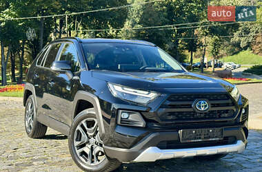 Внедорожник / Кроссовер Toyota RAV4 2024 в 
