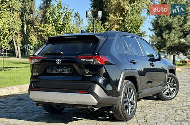 Внедорожник / Кроссовер Toyota RAV4 2024 в 