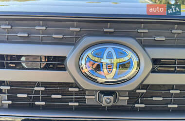 Внедорожник / Кроссовер Toyota RAV4 2024 в 