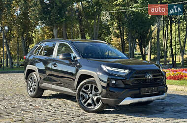 Внедорожник / Кроссовер Toyota RAV4 2024 в 