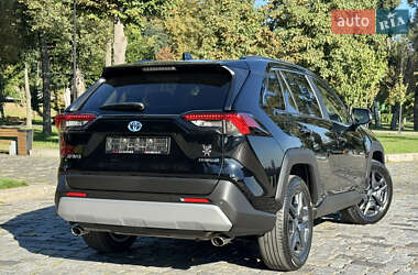 Внедорожник / Кроссовер Toyota RAV4 2024 в 