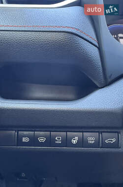 Внедорожник / Кроссовер Toyota RAV4 2024 в 