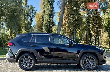 Внедорожник / Кроссовер Toyota RAV4 2024 в 