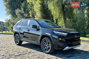 Внедорожник / Кроссовер Toyota RAV4 2024 в 