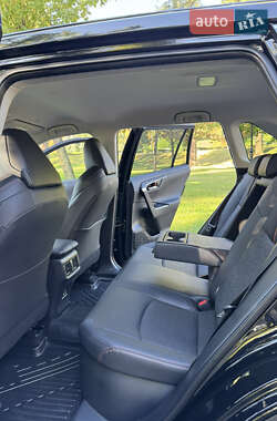 Внедорожник / Кроссовер Toyota RAV4 2024 в 