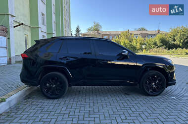 Внедорожник / Кроссовер Toyota RAV4 2022 в 