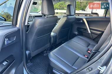 Внедорожник / Кроссовер Toyota RAV4 2016 в 
