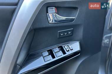 Внедорожник / Кроссовер Toyota RAV4 2016 в 