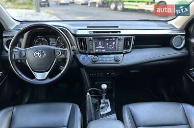 Внедорожник / Кроссовер Toyota RAV4 2016 в 