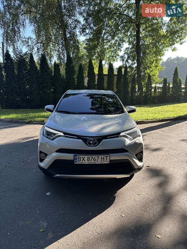 Внедорожник / Кроссовер Toyota RAV4 2016 в Виннице