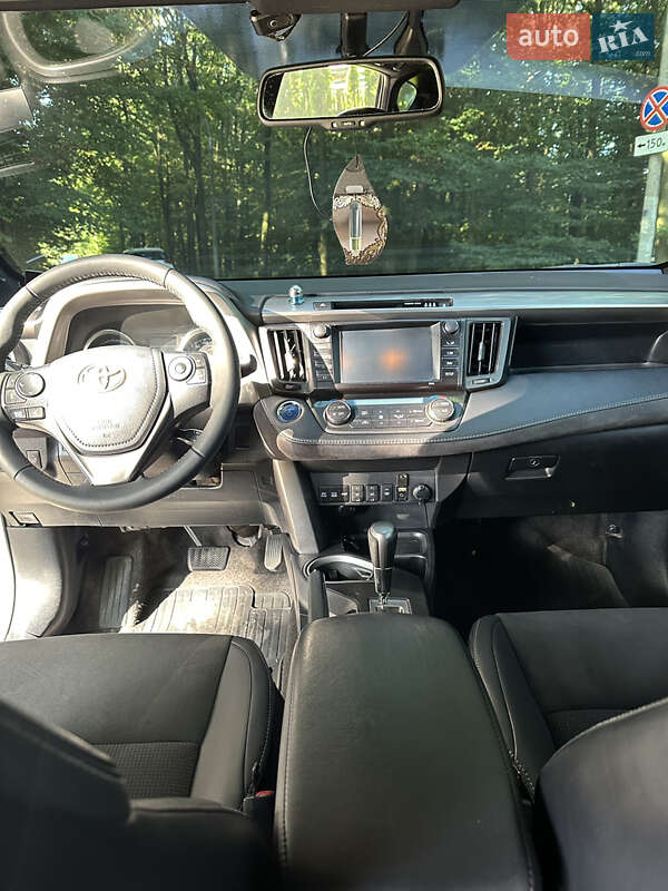 Внедорожник / Кроссовер Toyota RAV4 2016 в Виннице