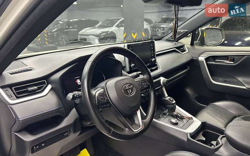 Позашляховик / Кросовер Toyota RAV4 2020 в Чернівцях фото 9 Позашляховик / Кросовер Toyota RAV4 2020 в Чернівцях