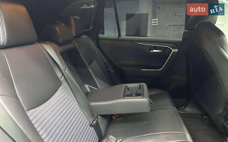 Позашляховик / Кросовер Toyota RAV4 2020 в Чернівцях фото 17 Позашляховик / Кросовер Toyota RAV4 2020 в Чернівцях