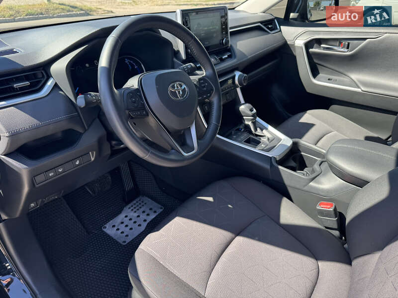 Позашляховик / Кросовер Toyota RAV4 2021 в Черкасах