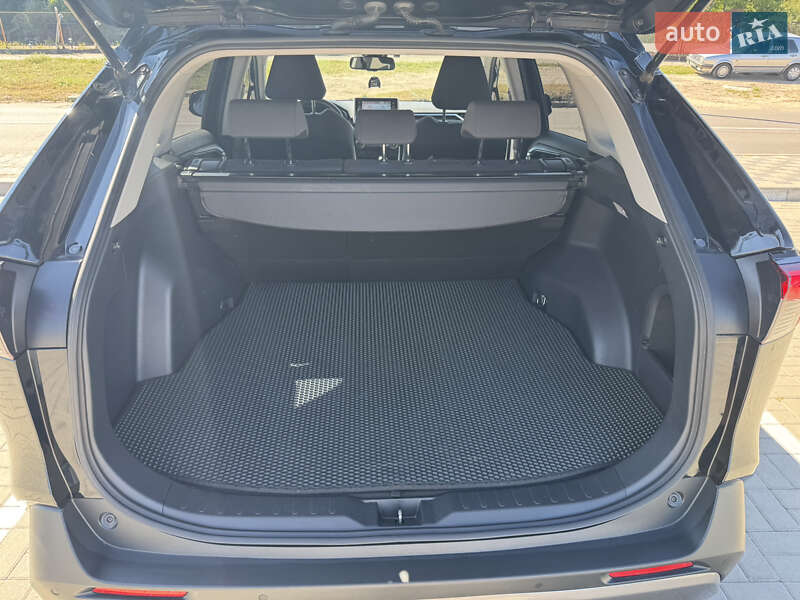 Позашляховик / Кросовер Toyota RAV4 2021 в Черкасах