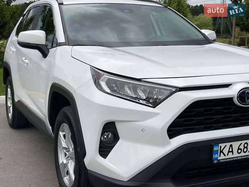Внедорожник / Кроссовер Toyota RAV4 2020 в Хмельницком