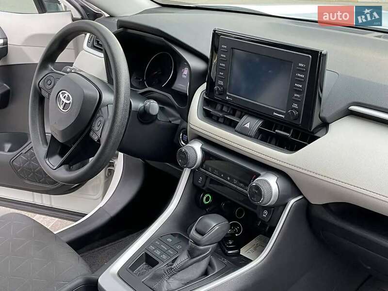 Внедорожник / Кроссовер Toyota RAV4 2020 в Хмельницком
