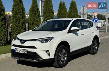 Внедорожник / Кроссовер Toyota RAV4 2017 в Киеве