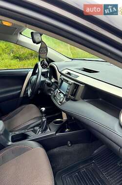 Внедорожник / Кроссовер Toyota RAV4 2014 в 