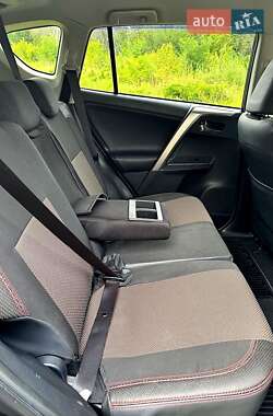 Внедорожник / Кроссовер Toyota RAV4 2014 в 