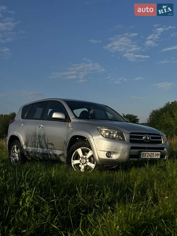 Внедорожник / Кроссовер Toyota RAV4 2008 в Славуте