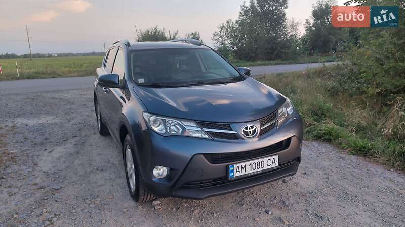 Внедорожник / Кроссовер Toyota RAV4 2014 в Звягеле