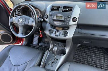 Внедорожник / Кроссовер Toyota RAV4 2006 в 