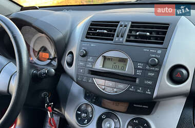Внедорожник / Кроссовер Toyota RAV4 2006 в 