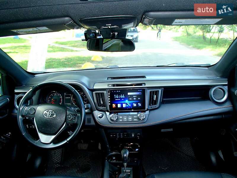 Внедорожник / Кроссовер Toyota RAV4 2016 в Харькове