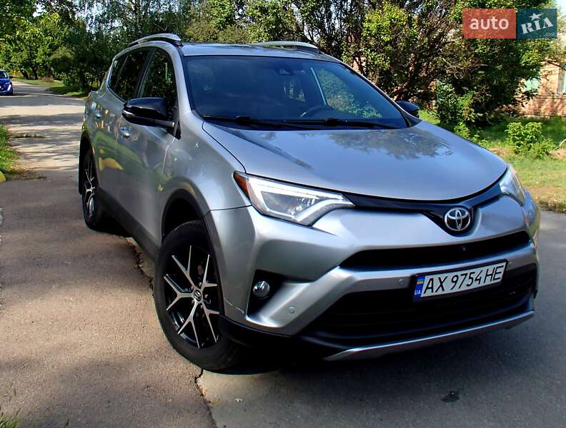 Внедорожник / Кроссовер Toyota RAV4 2016 в Харькове