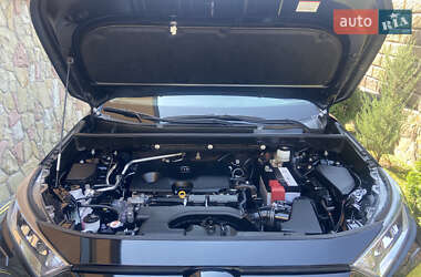 Внедорожник / Кроссовер Toyota RAV4 2021 в 