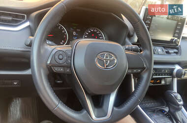 Внедорожник / Кроссовер Toyota RAV4 2021 в 