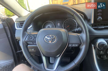 Внедорожник / Кроссовер Toyota RAV4 2021 в 