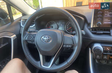 Внедорожник / Кроссовер Toyota RAV4 2021 в 