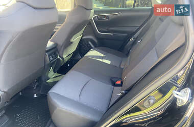 Внедорожник / Кроссовер Toyota RAV4 2021 в 