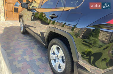 Внедорожник / Кроссовер Toyota RAV4 2021 в 