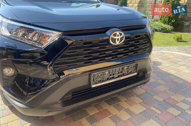 Внедорожник / Кроссовер Toyota RAV4 2021 в 