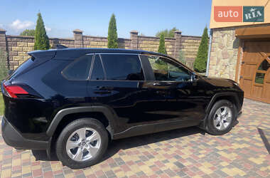 Внедорожник / Кроссовер Toyota RAV4 2021 в 