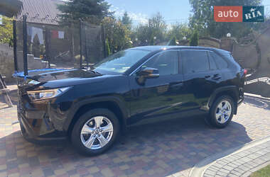 Внедорожник / Кроссовер Toyota RAV4 2021 в 