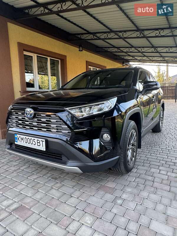 Внедорожник / Кроссовер Toyota RAV4 2020 в Коростене